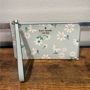 Kate Spade Mint Daisy Wristlet